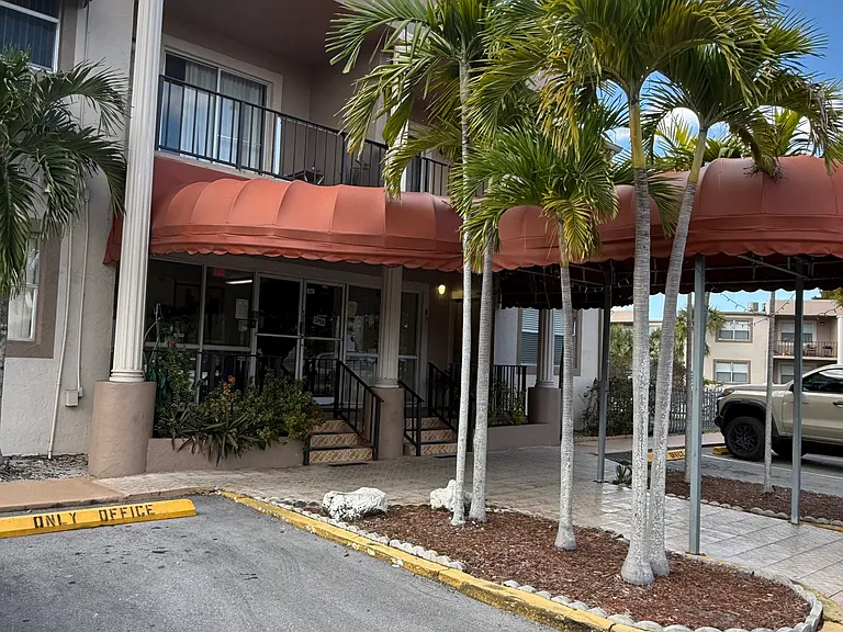 Royal Palms at Lauderhill — Photo 1