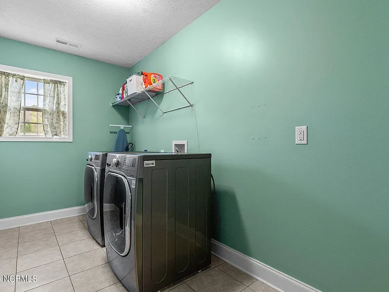 160 Argyll Ave — Photo 18