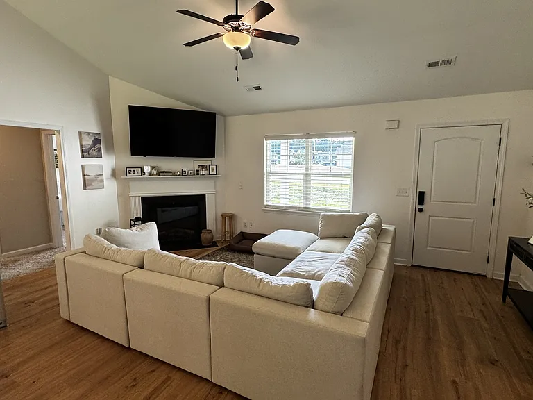 225 Westfield Dr — Photo 2