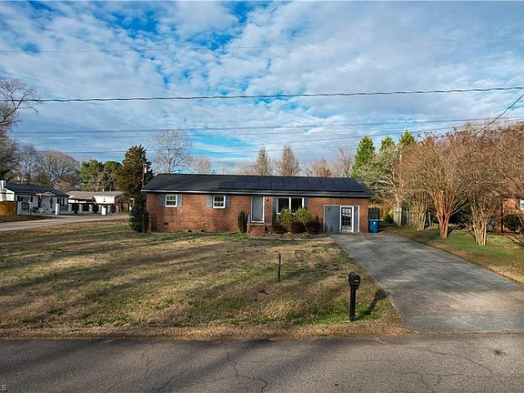 2nd image of 452 Mirror Lake Rd