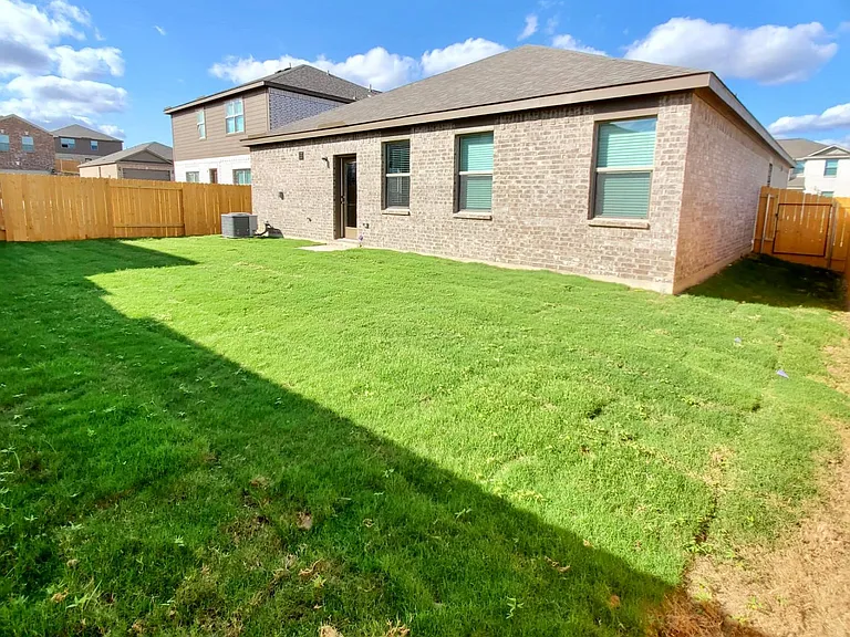 2003 Sandalwood Way — Photo 16