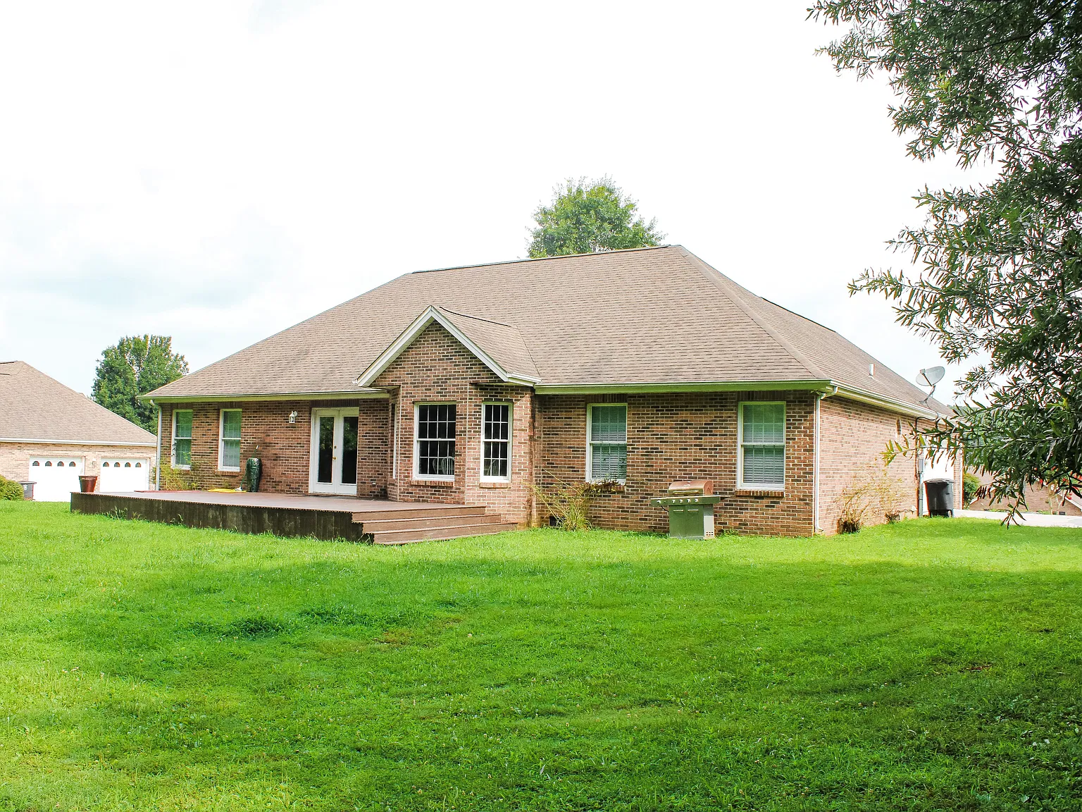 3 bed, 1896 sqft, $2,500 — Photo 2