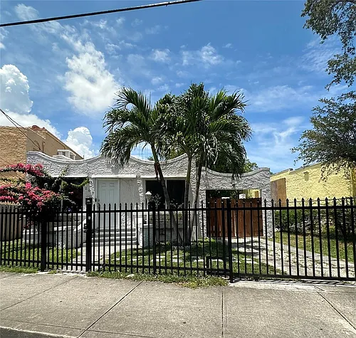 267 NW 33rd St #2 Photo 1