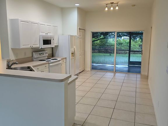 3rd image of 3202 10th St SW