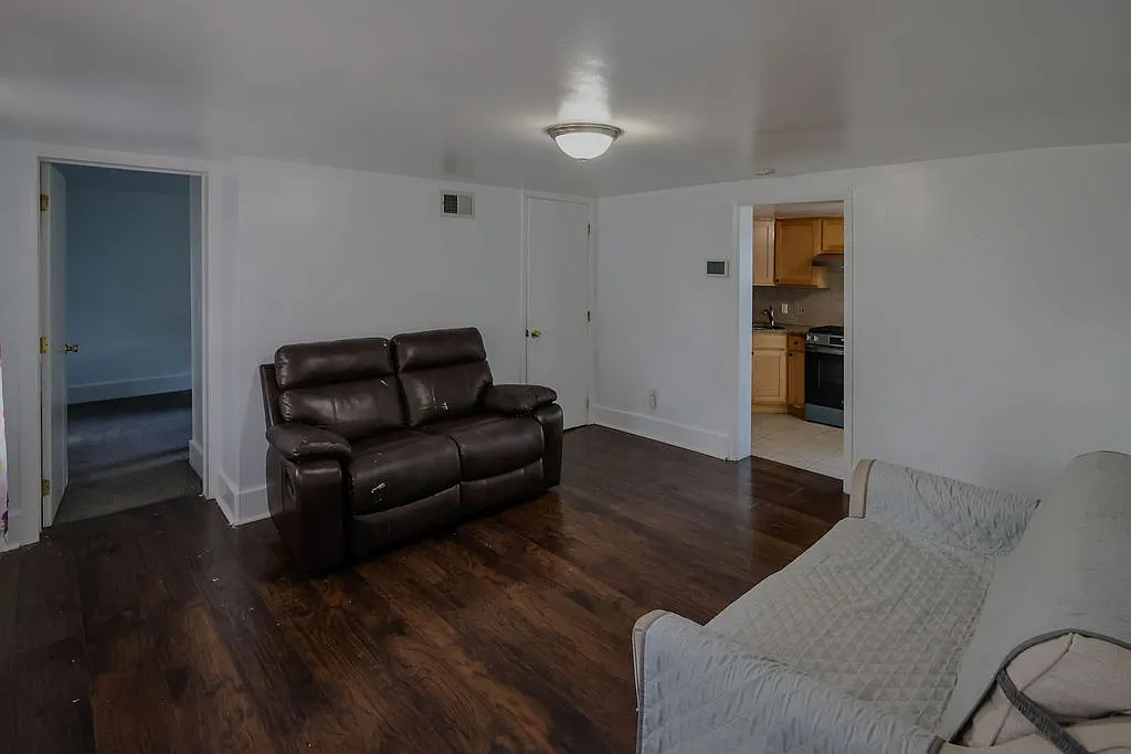 3 bed, 1.5 bath, 1074 sqft, $3,150 — Photo 4