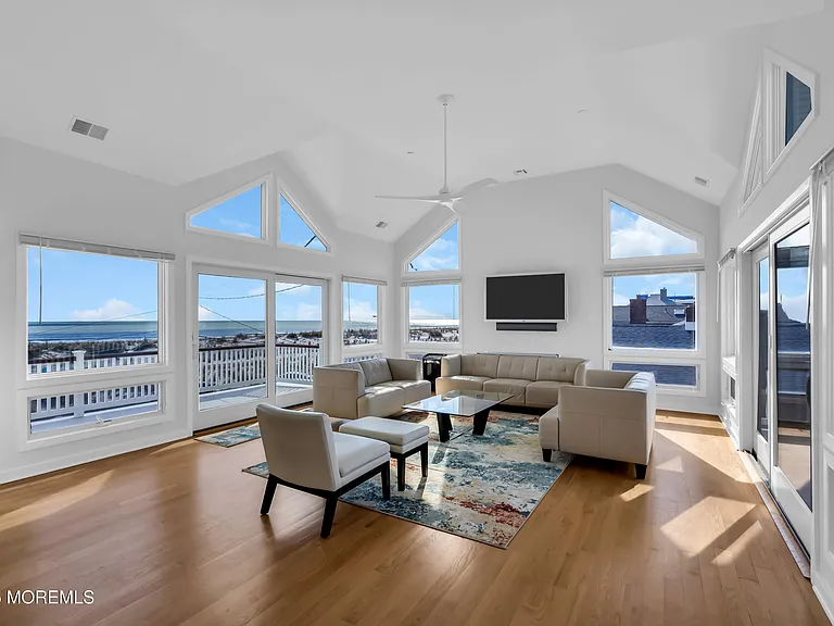 913 N Ocean Ave — Photo 20