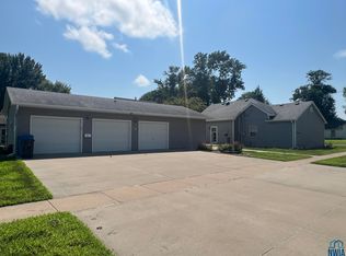 626 3rd St SW, Le Mars, IA 51031