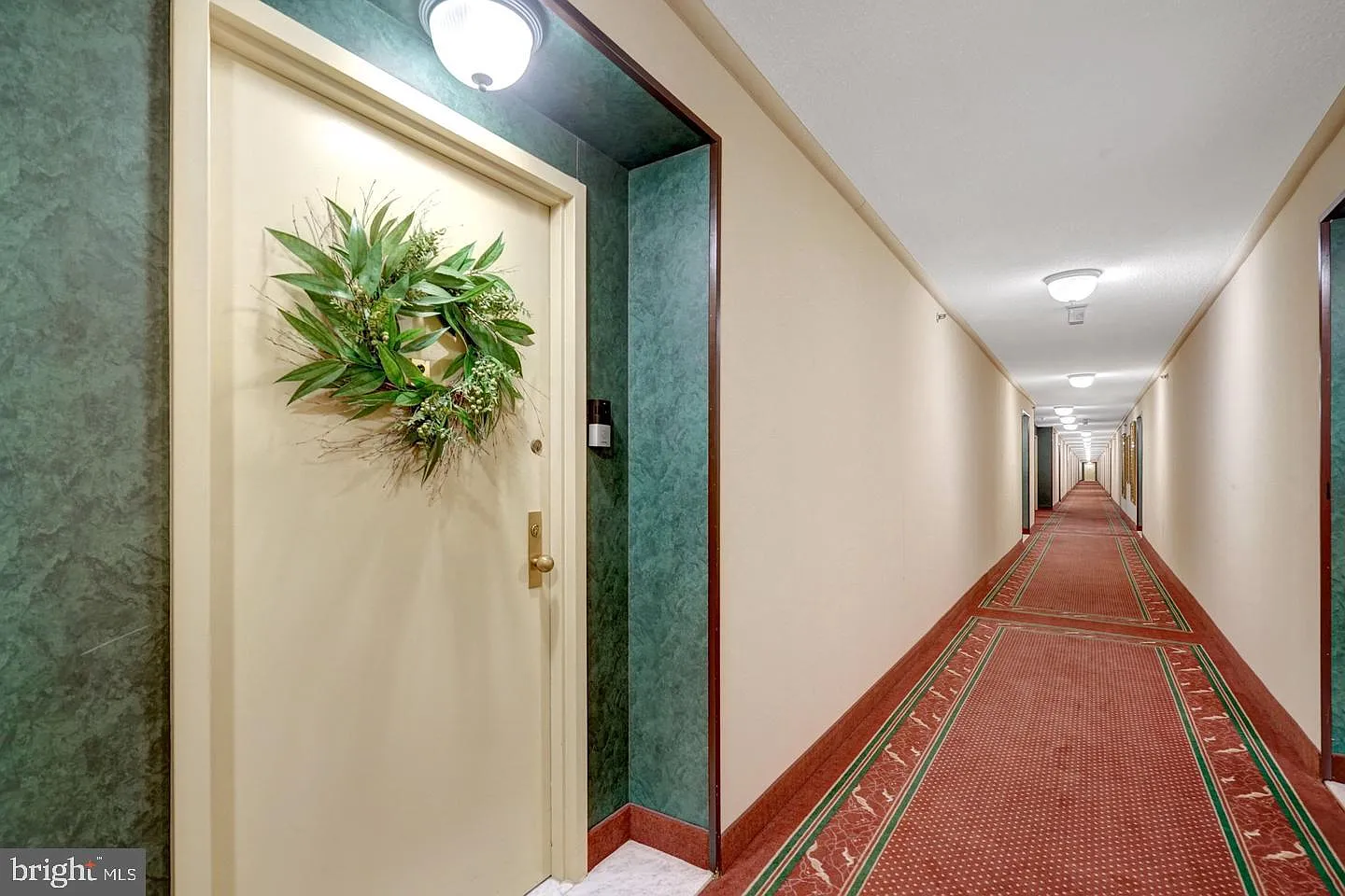 Skyline House Condominium — Photo 2