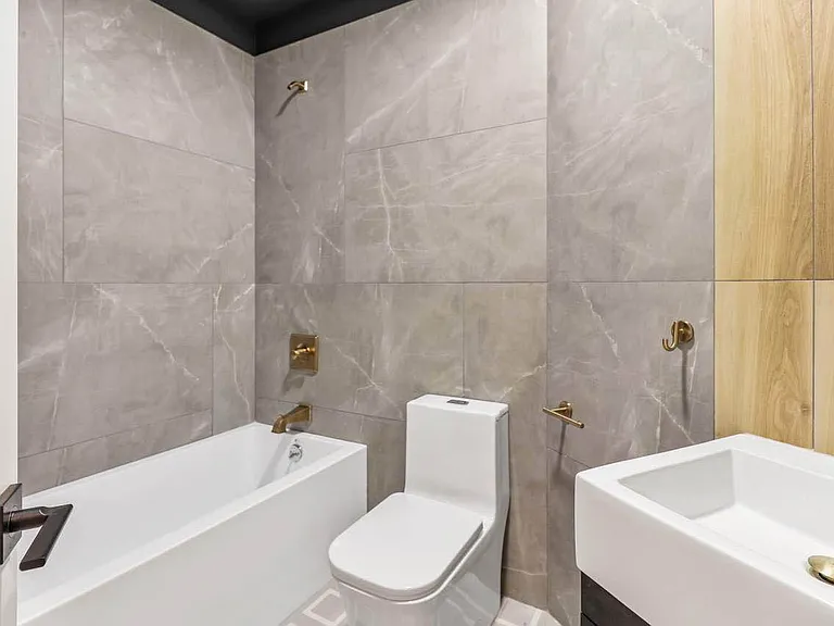 846 Flushing Ave #2B — Photo 7