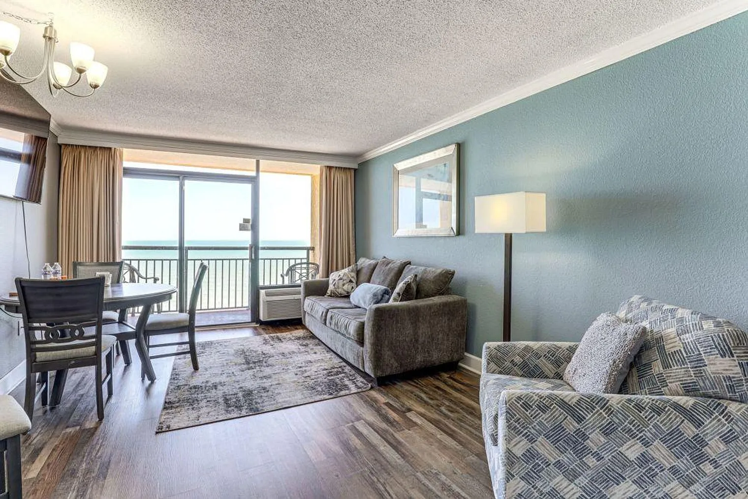 1 bed, 1.0 bath, 624 sqft, $2,277 — Photo 2