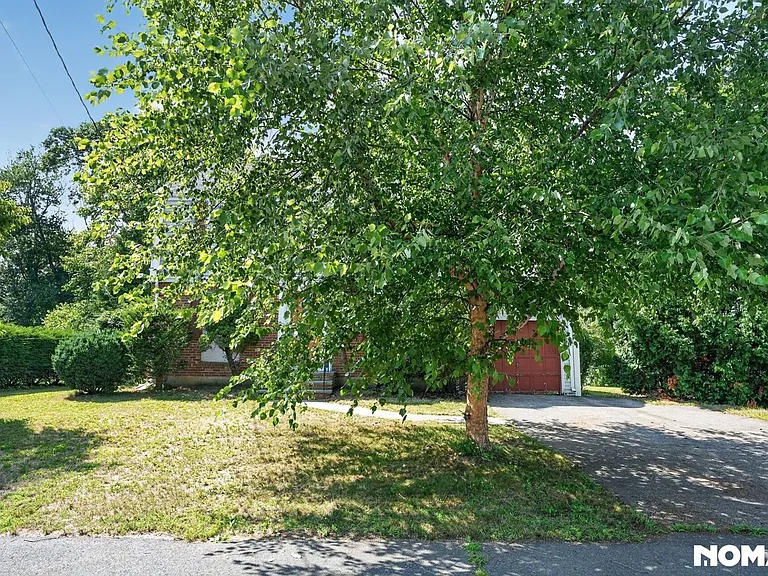 25 Surrey Ln — Photo 37