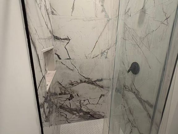 5th image of 18 Windsor Rd #1