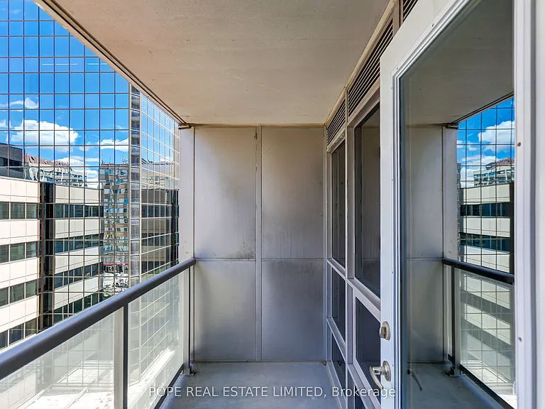763 Bay St #713 — Photo 16