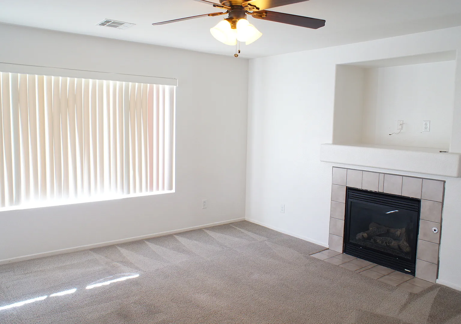 4 Bedroom, 2.5 Bath Home with 2 Car Garage! — Photo 3