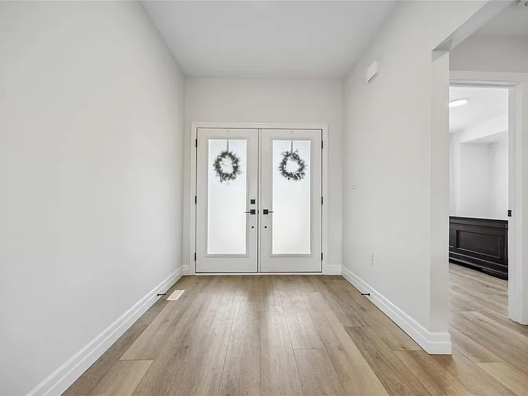 640 Sweetbay Cres — Photo 4