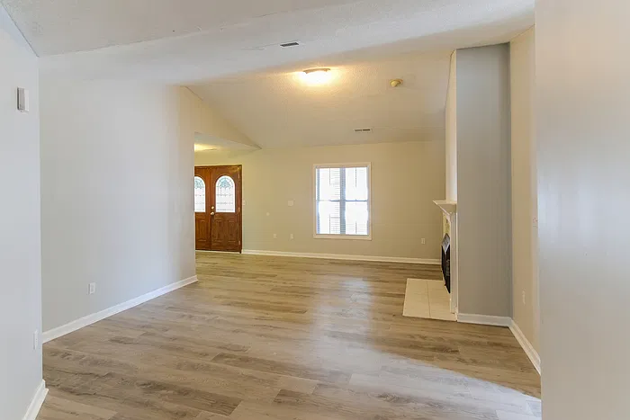 3 bed, 2.5 bath, 2338 sqft, $2,345 — Photo 2