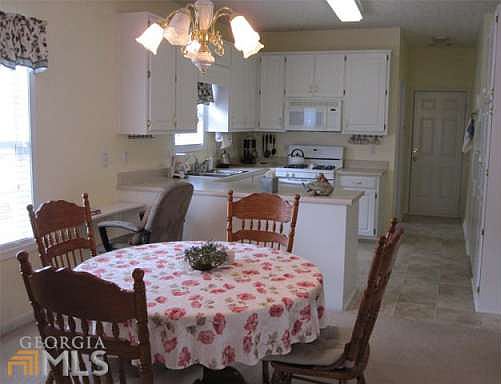 3rd image of 380 Emily Park