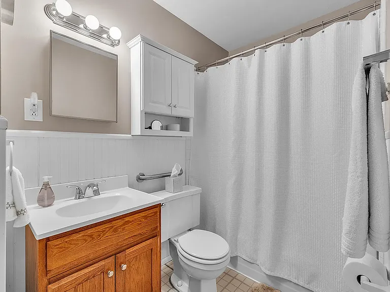 1114 N Maple Rd — Photo 13