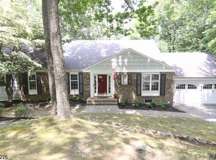 25 Lord William Penn Dr, Morristown, NJ