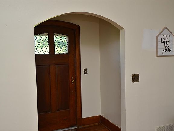 2nd image of 212 Owens St