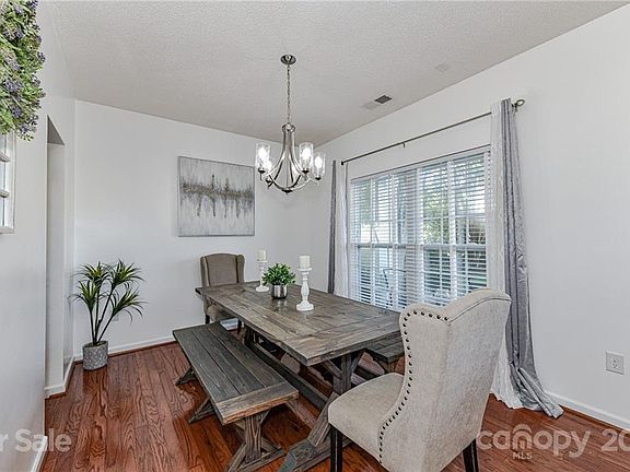 3rd image of 3925 Catawba Hills Dr