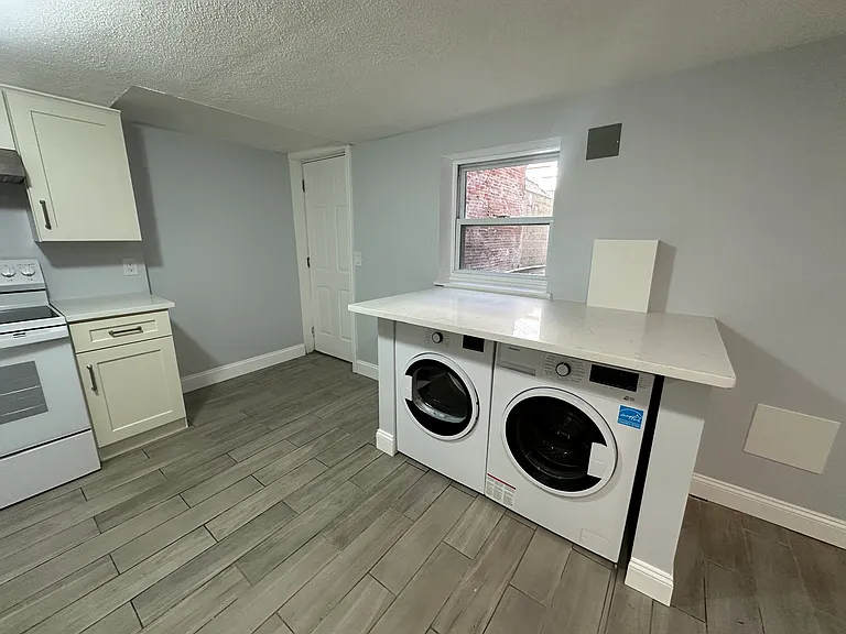 31 Chelsea St — Photo 2