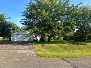 502 9th St SW, Braham, MN 55006
