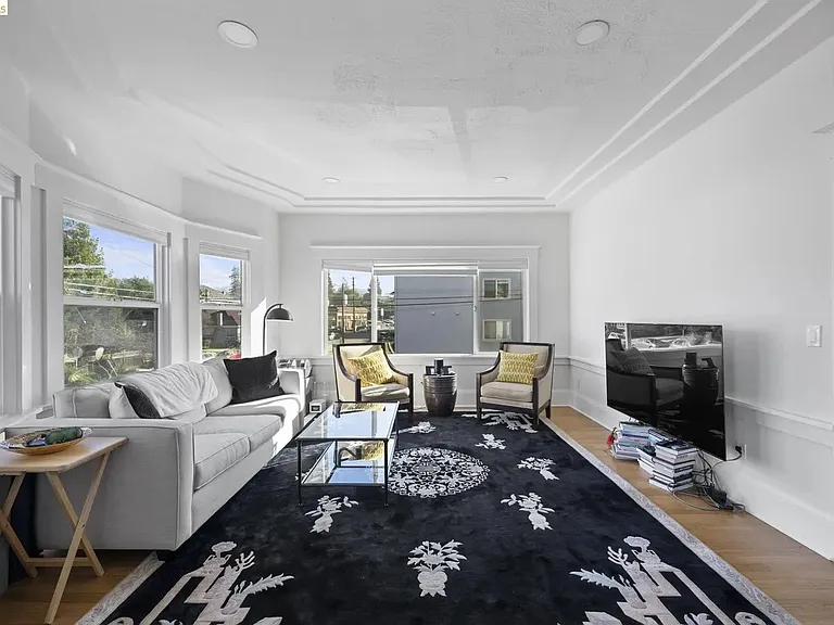 4045 Manila Ave #3 — Photo 3