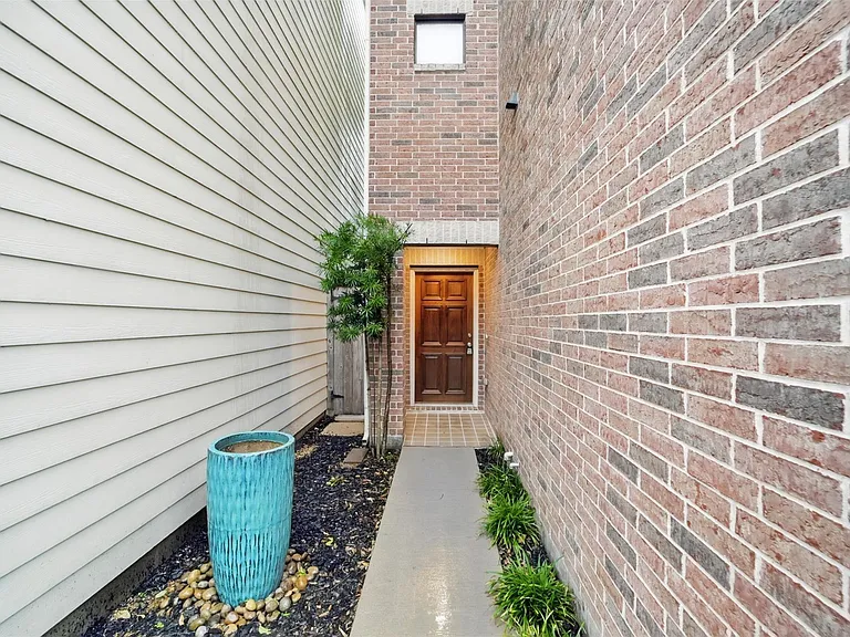 650 Westcross St #44 — Photo 4