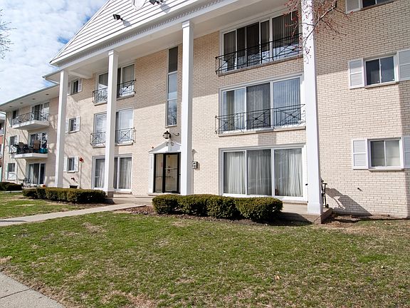 4th image of 10118 Old Orchard Ct Unit 204