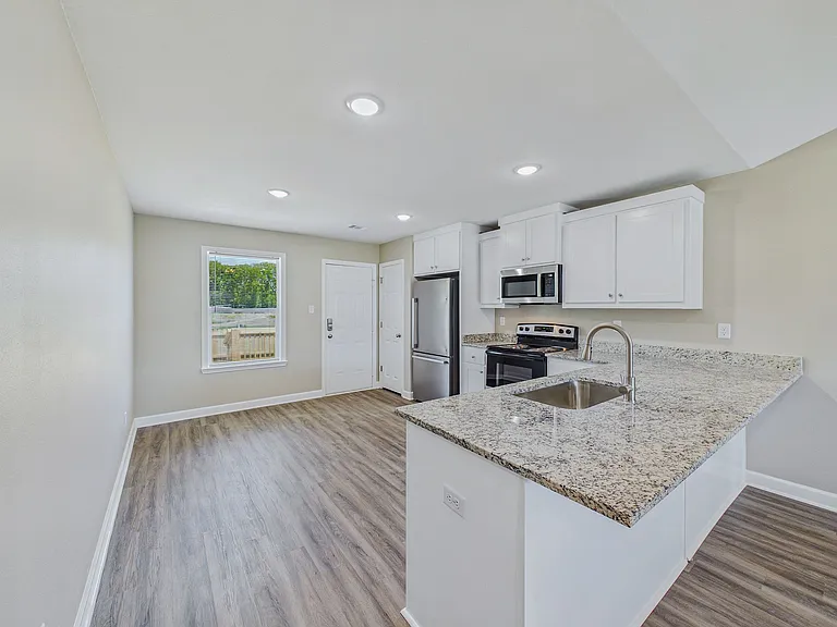 804 Pine Tree Rd — Photo 12