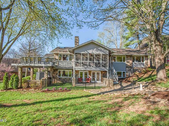 5th image of 206 Saint Andrews Dr
