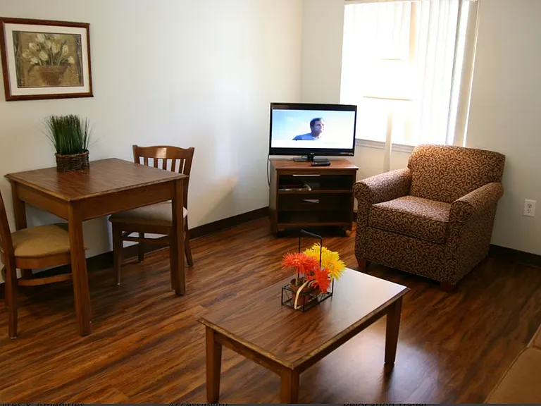 530 Woody Jones Blvd — Photo 2