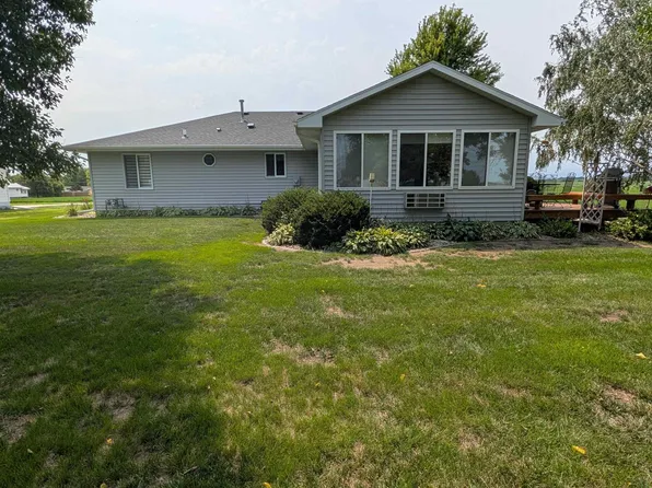 706 W 2nd St, Wakefield, NE 68784