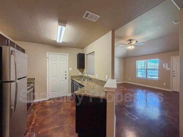 1047B Edwards Dr — Photo 10