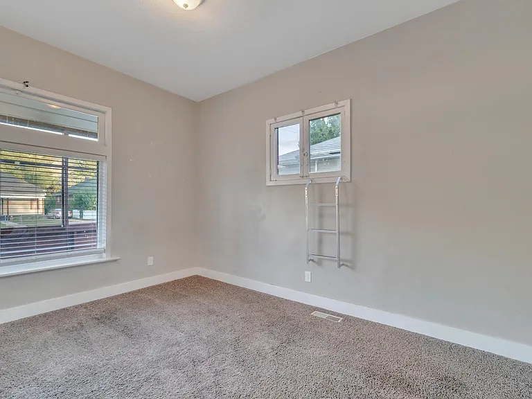 2849 Lincoln Ave — Photo 8