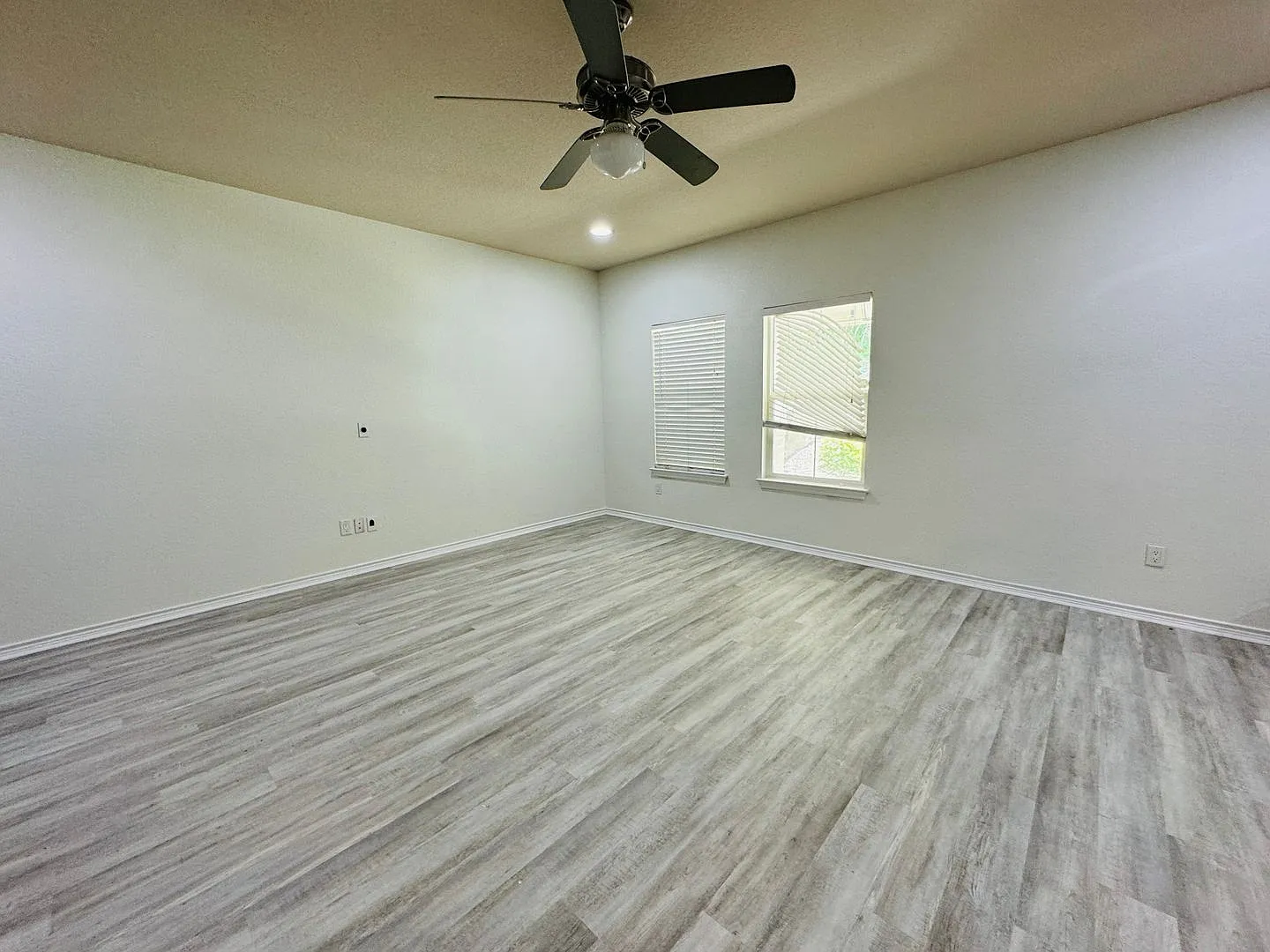 * Move In Summer 2028 * 6 Bed 4 Bath Home, Short Walk To Tcu, Free Housekeeping — Photo 4