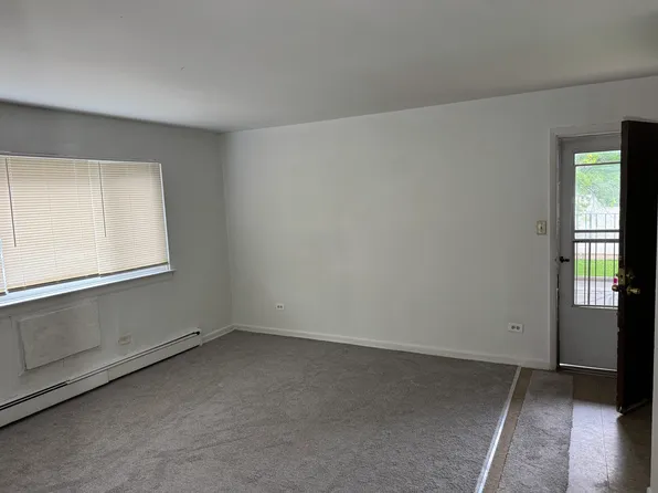 1018 Madison St APT 2C, Maywood, IL 60153