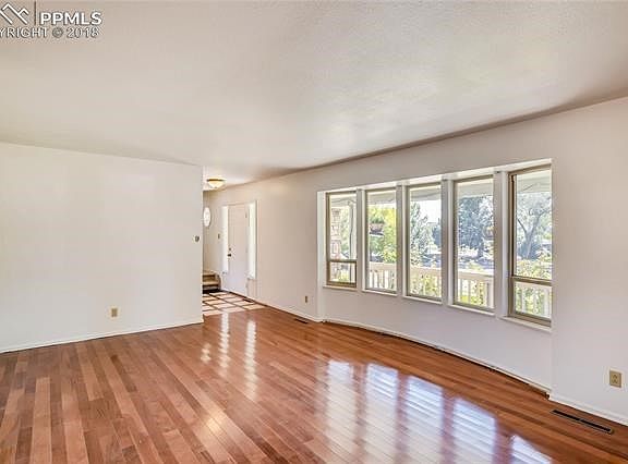 4th image of 20 Oakbridge Dr