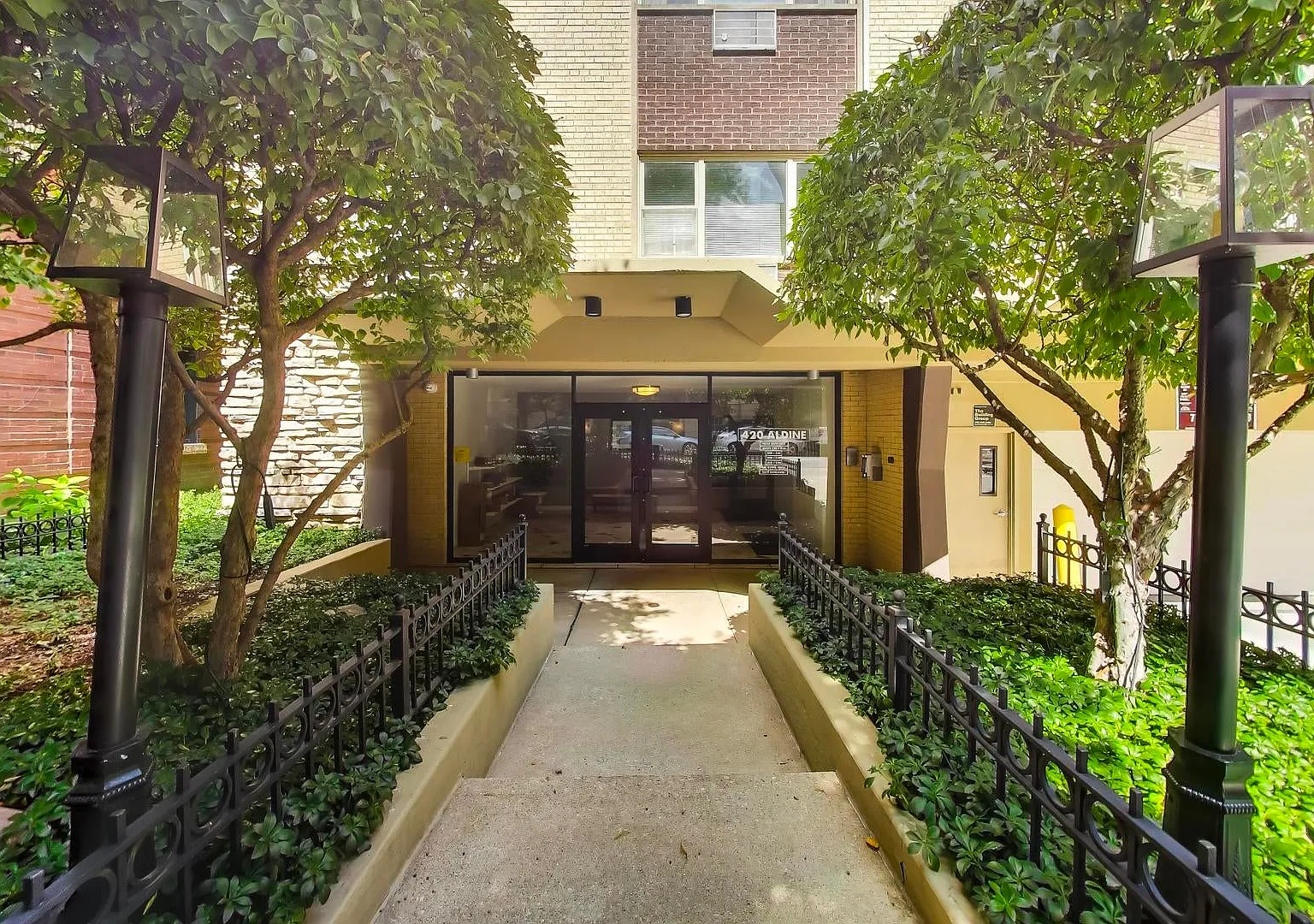 1 bed, 700 sqft, $1,770 — Photo 2