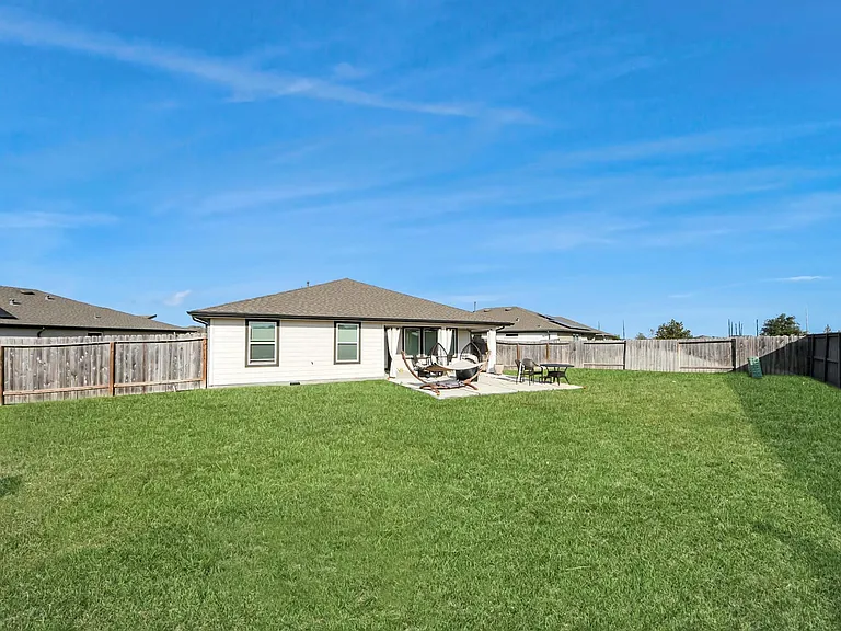 202 Serena Park Ln — Photo 16