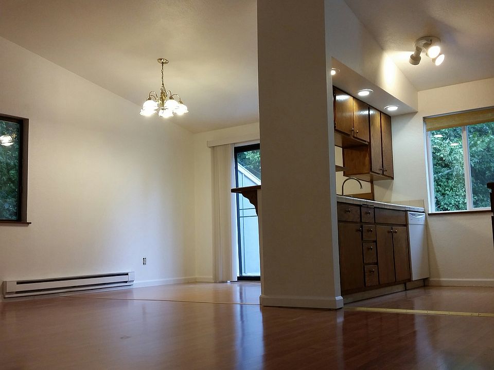 Kitchen/Dining Rm