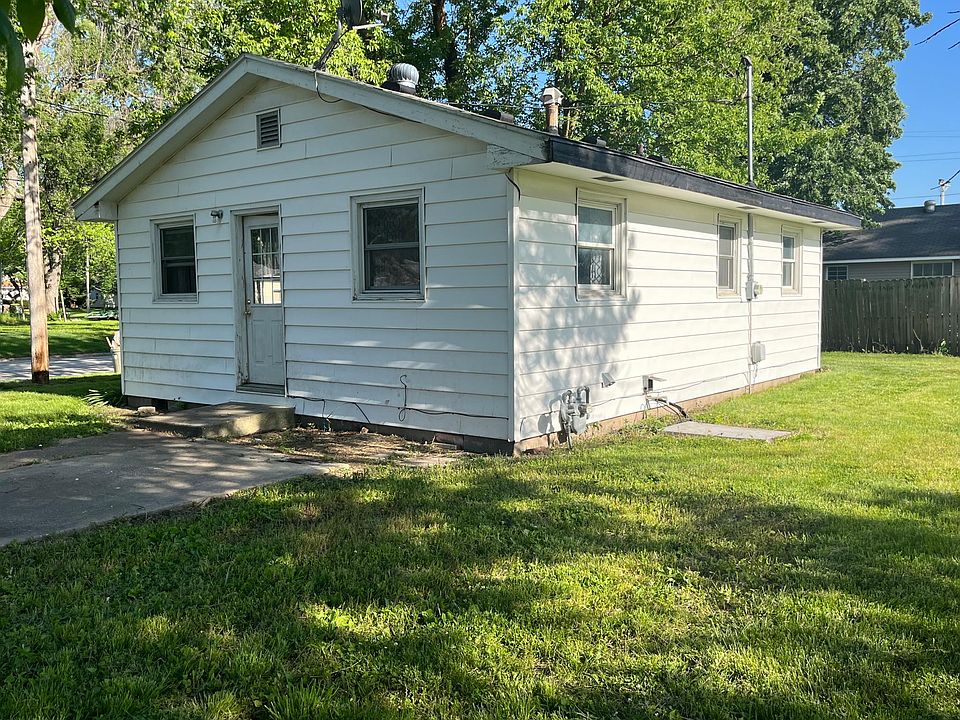 221 N Roodhouse Ave, Roodhouse, IL 62082 Zillow