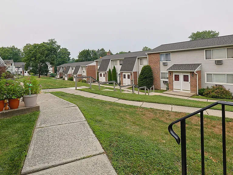 2740 South Rd #G14 — Photo 13