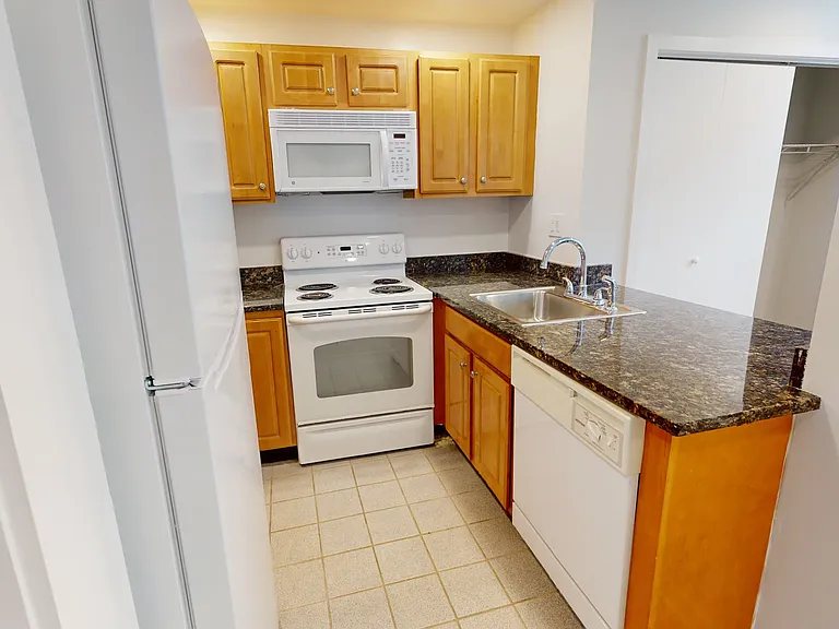 11A Peterborough St #4 — Photo 2
