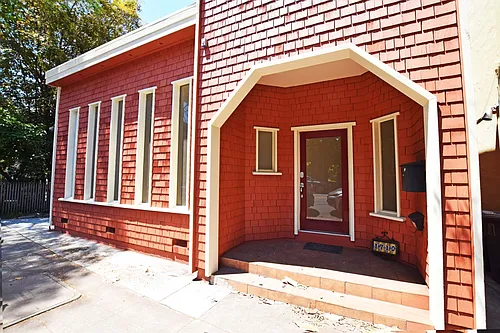 1710 Martin Luther King Jr Way Photo 1