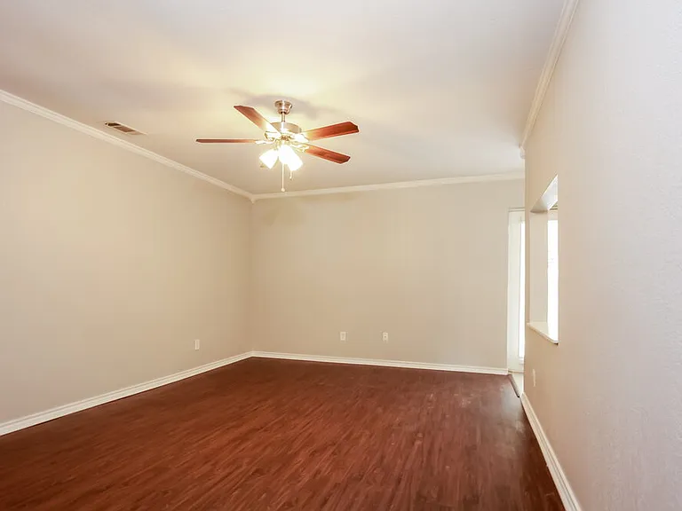 1050 Brownwood Dr — Photo 7