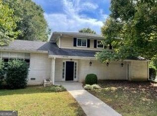 2607 Fontainebleau Dr, Dunwoody, GA 30360