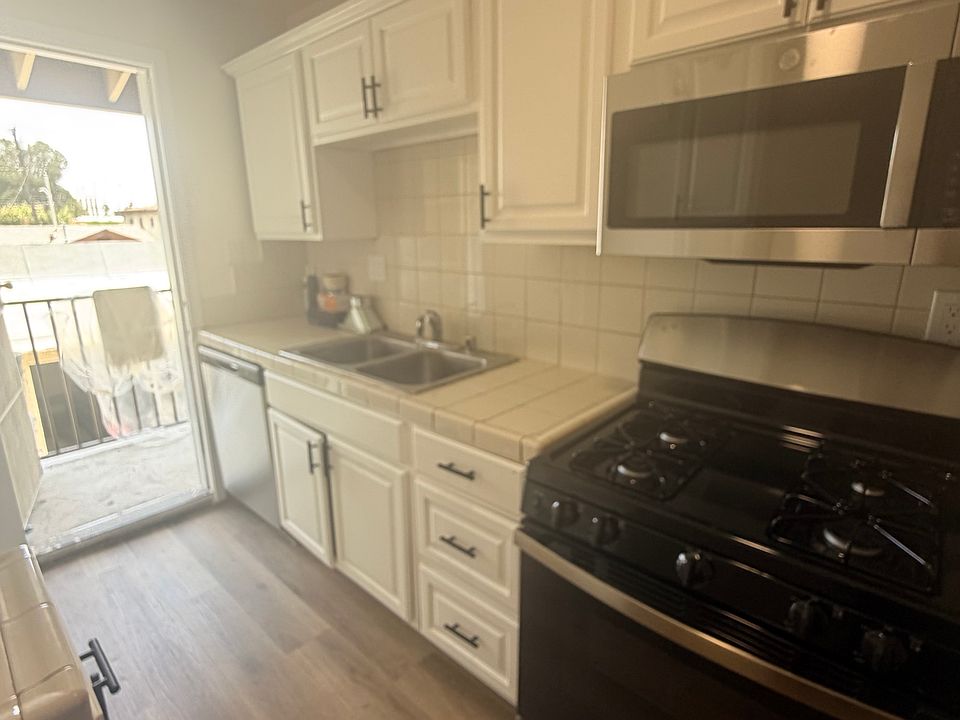 1st image of 1030 Orchard Dr APT D
