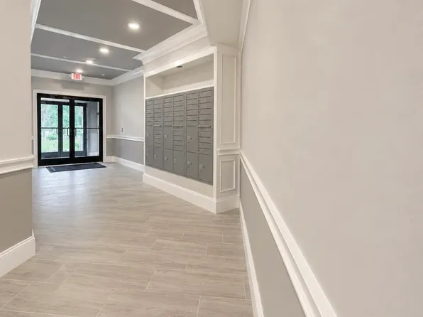 brookview apts, 303 Bridgeport Ave #5cad05987, Shelton, CT 06484